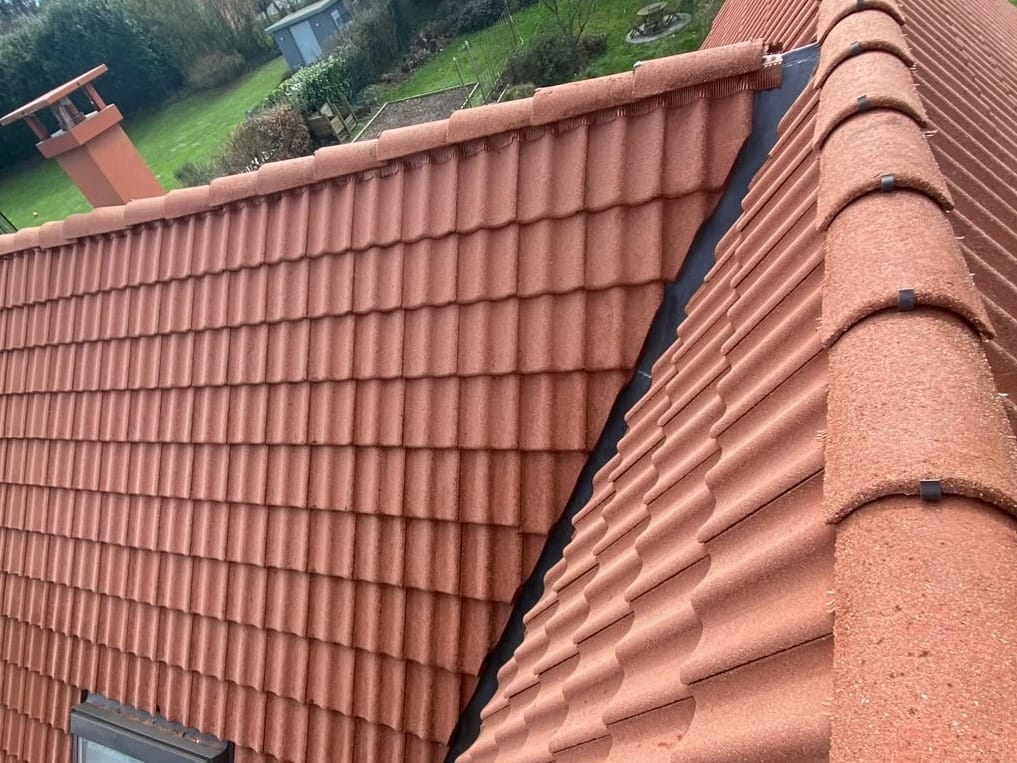 Hetzelfde dak na het ontmossen